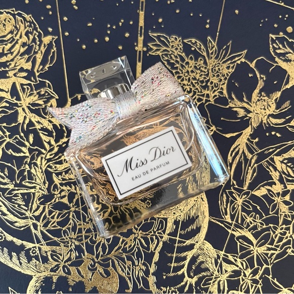 Dior Around The World Tote + Holiday Cracker w/ Miss Dior perfume + Lipstick 999 - Picture 13 of 13